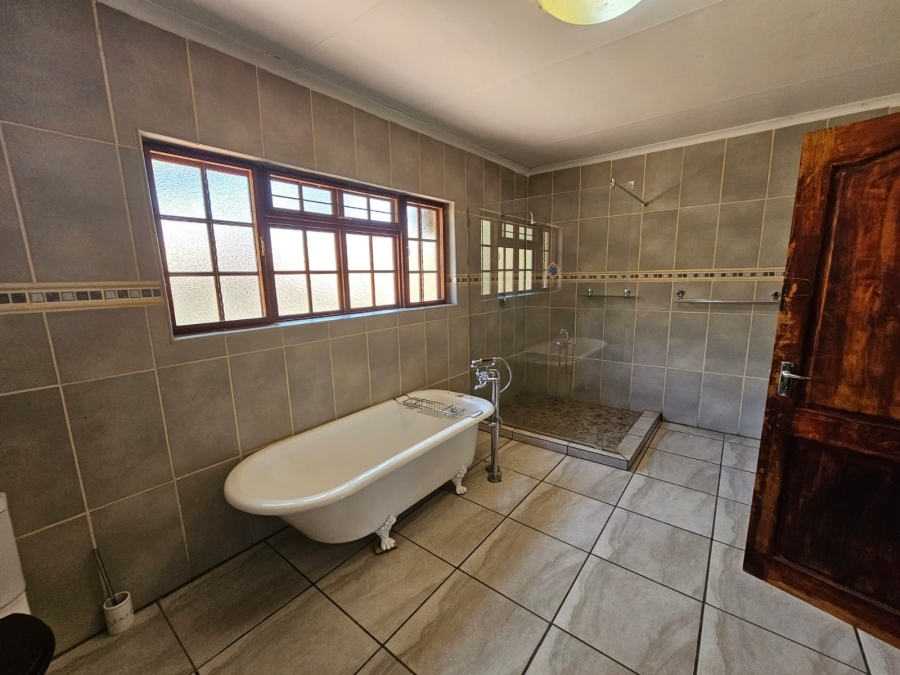 6 Bedroom Property for Sale in Buffelshoek AH North West